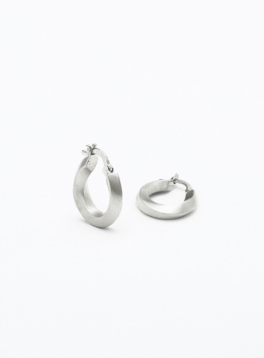 Mini swirl matte Silver Hoops
