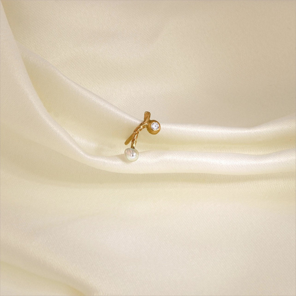 Twisted Pearl 18K Gold Stud w. Diamond & Pearl