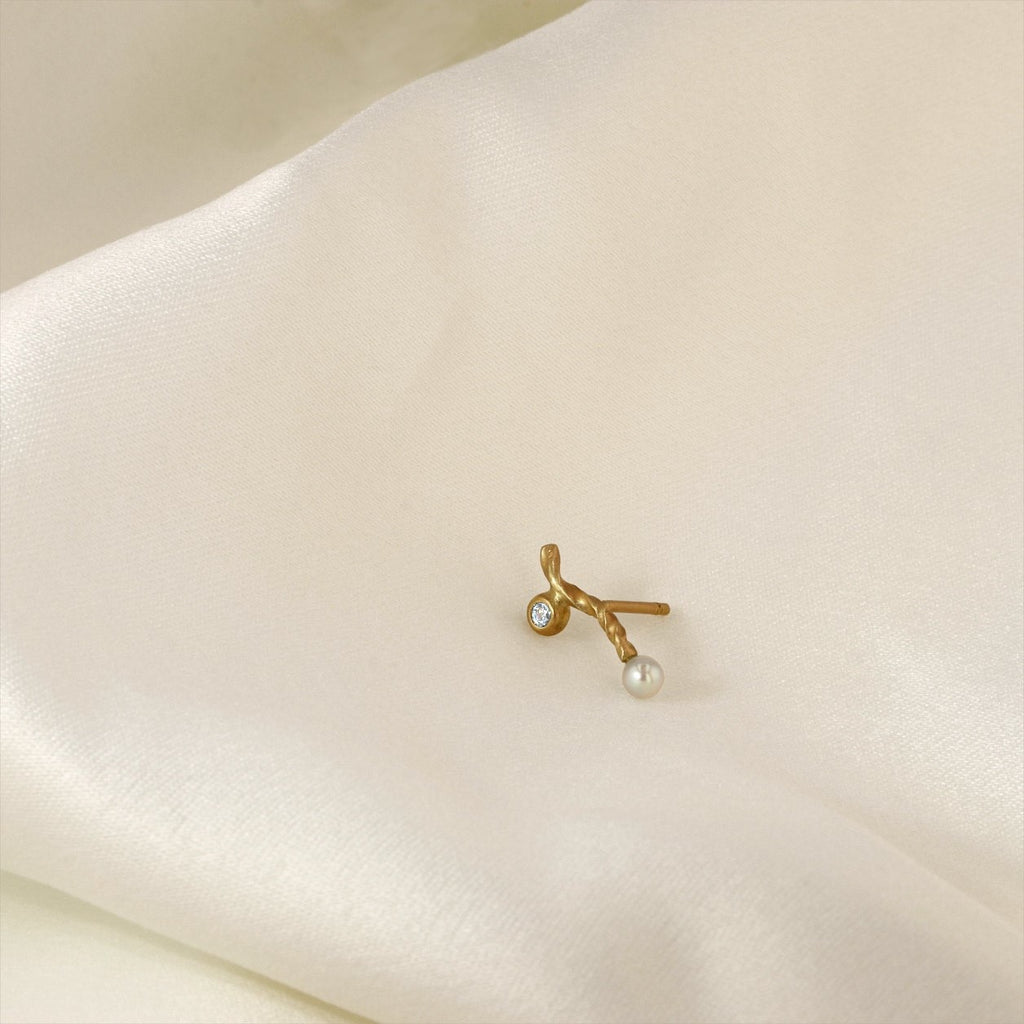 Twisted Pearl 18K Gold Stud w. Diamond & Pearl
