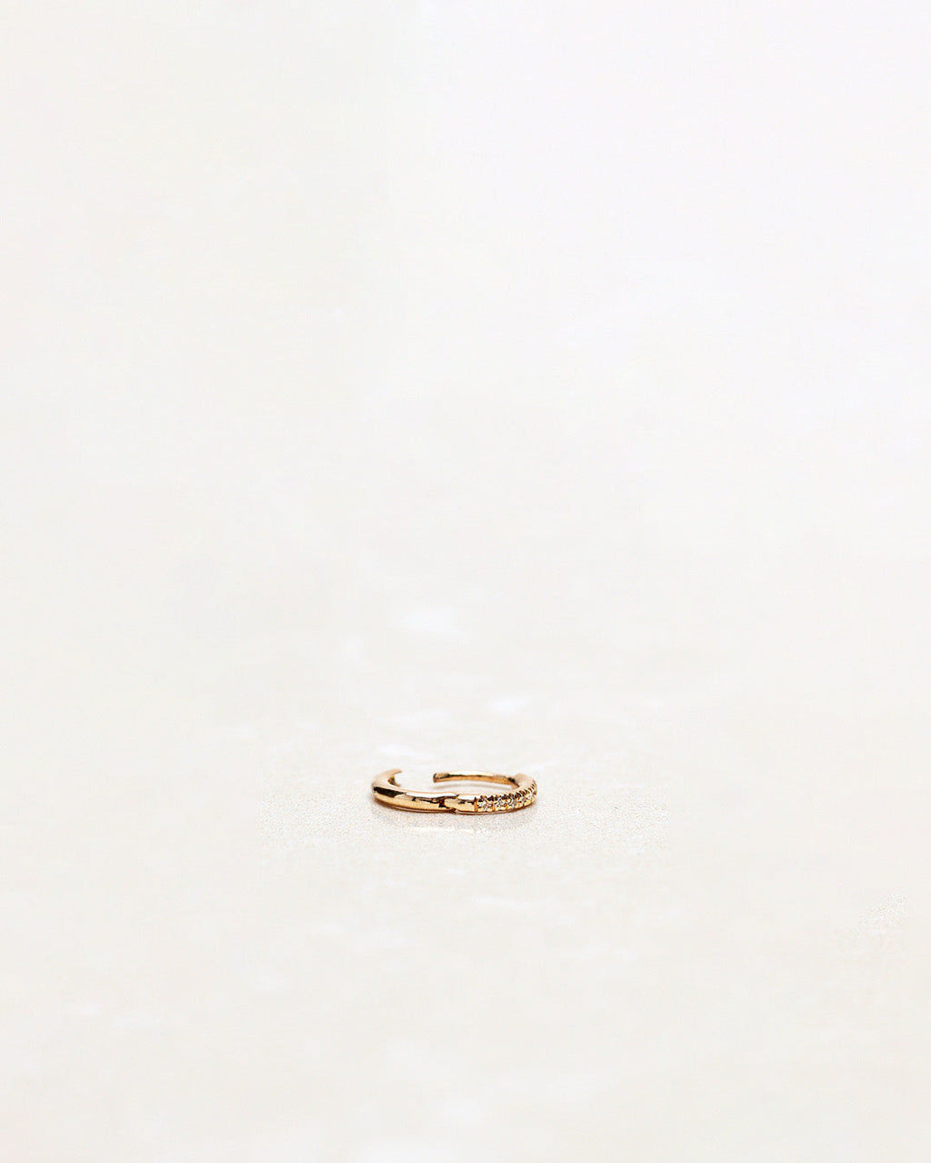Signature 7mm 18K Gold, Whitegold or Rosegold Huggie w. Diamonds