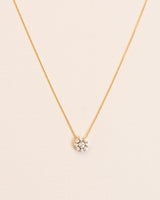18K Gold flower Necklace w. White Diamonds