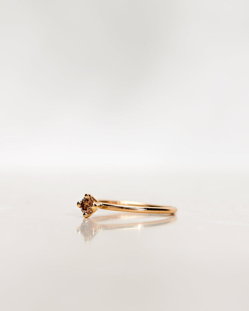 Not At All Tiny 18K Gold, Whitegold or Rosegold Ring w. Diamond
