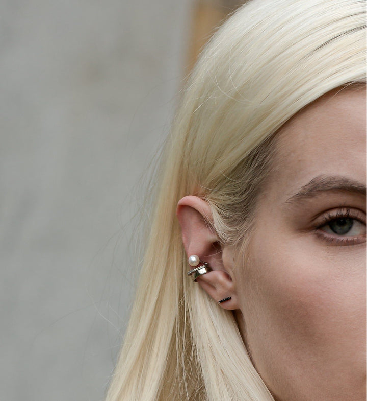 Floating Pearl Diamond Line Earcuff 05