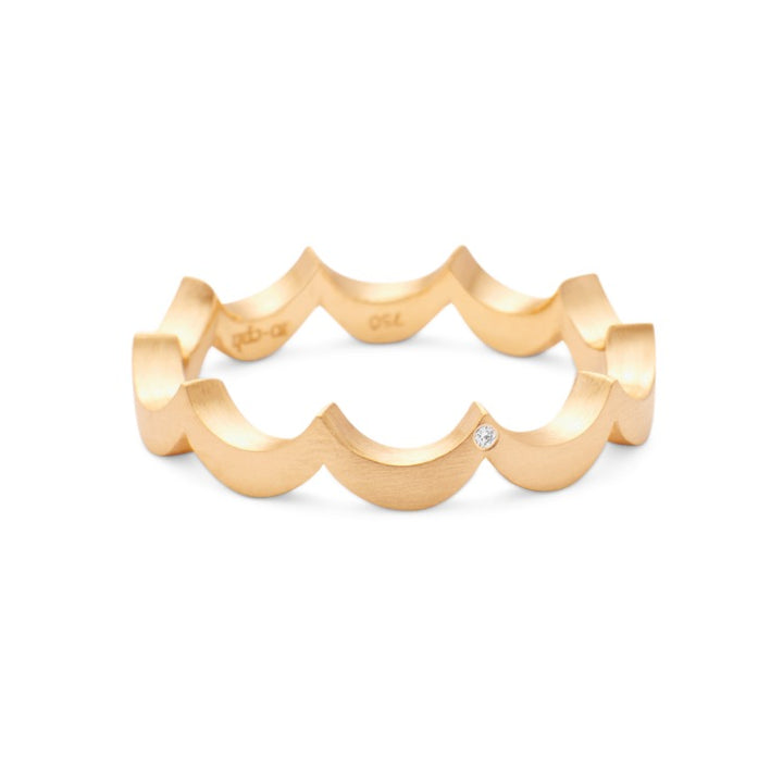 Royal 18K Gold Ring w. Diamond
