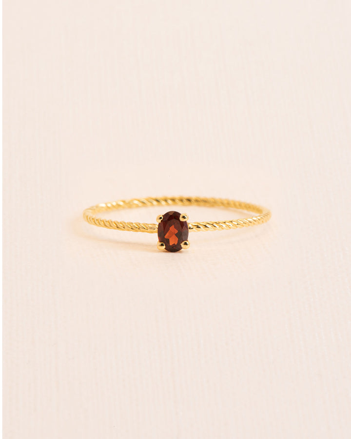 Twisted 18K Gold Ring w. Garnet