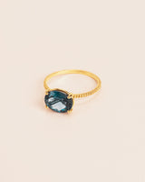 Chain 18K Gold Ring w. Topaz