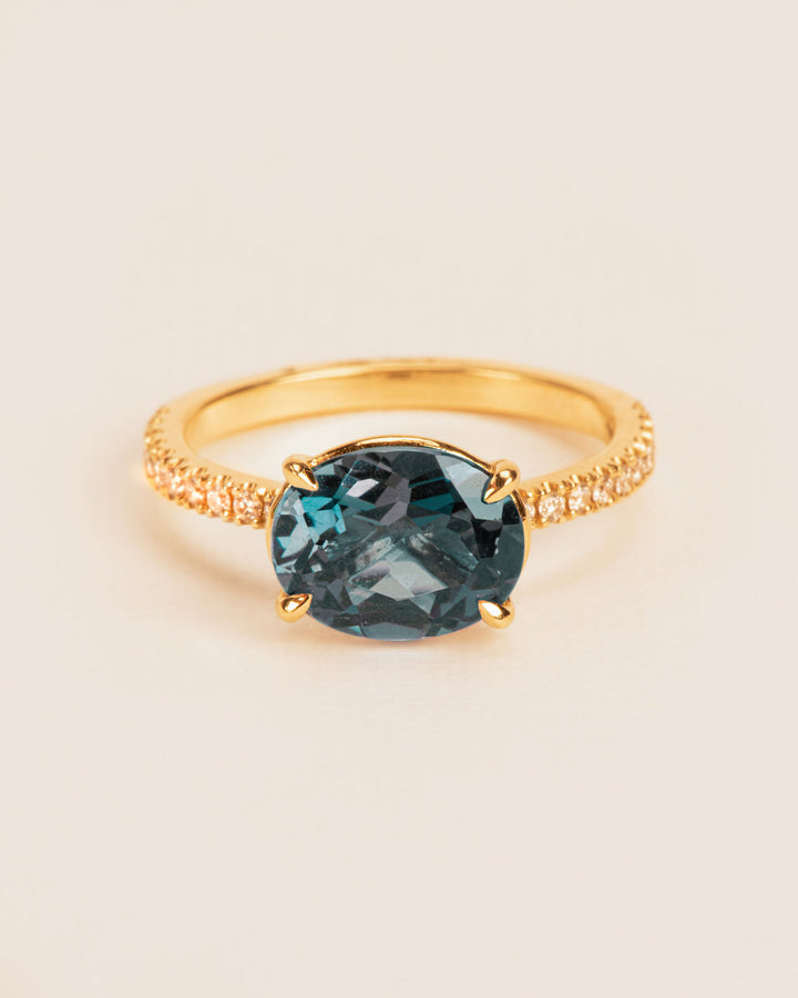 Eternity 18K Gold Ring w. Diamond & Topaz