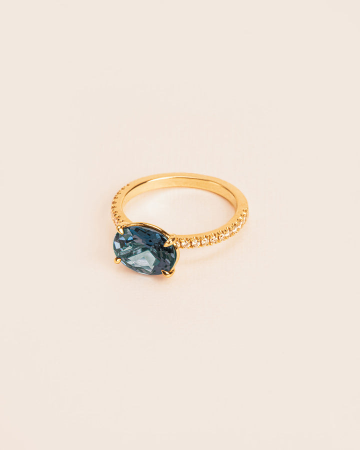 Eternity 18K Gold Ring w. Diamond & Topaz