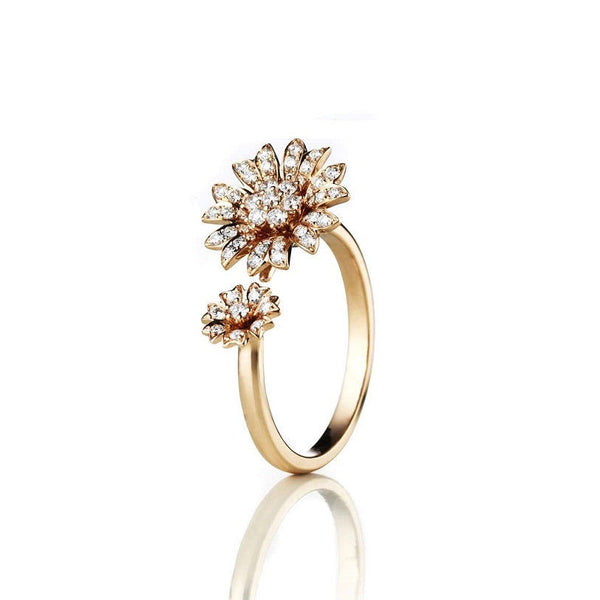 Small Flower 18K Gold, Rosegold or Whitegold Ring w. Diamonds
