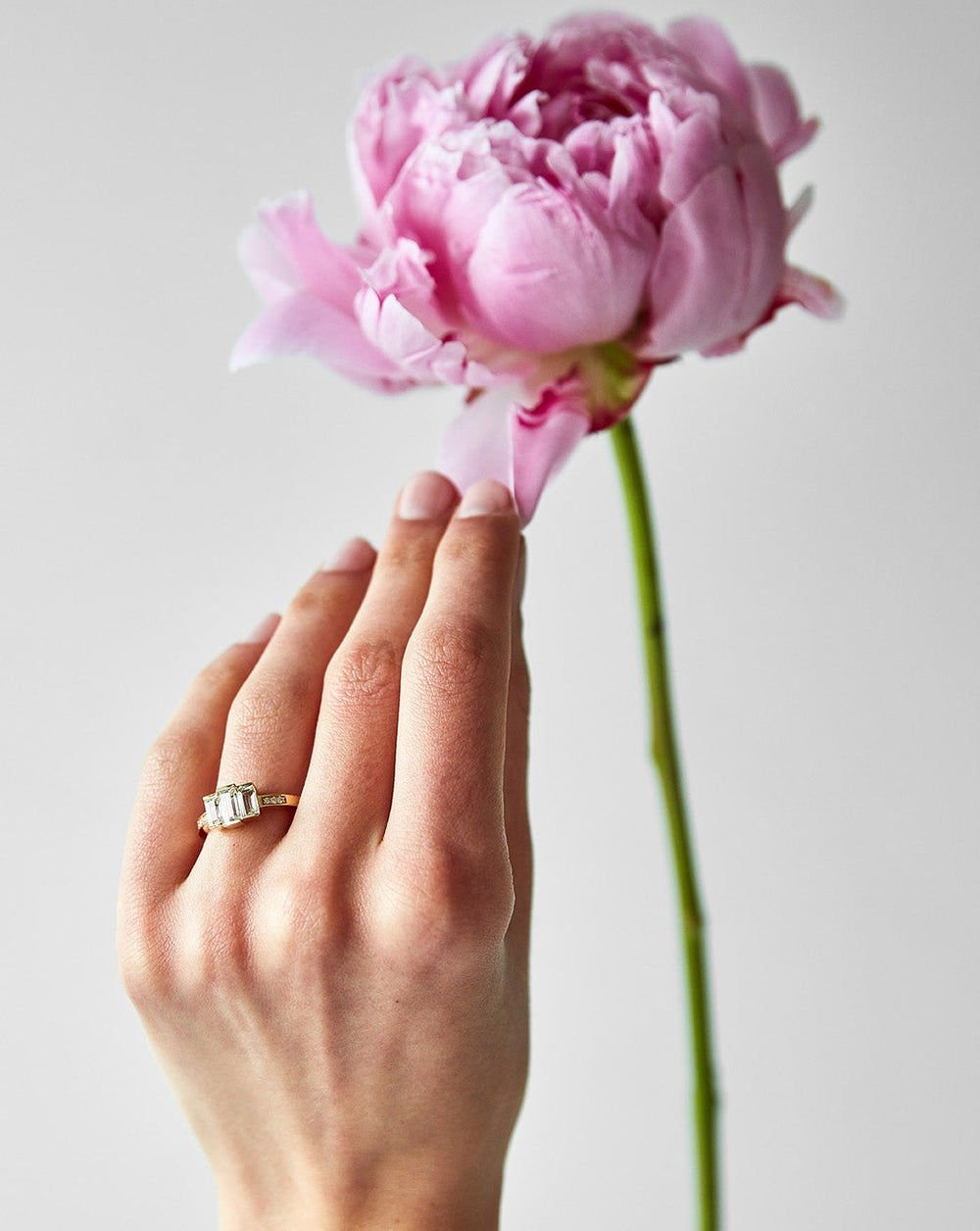 Meant to Be Her 18K Whitegold Ring w. Diamonds & Topaz