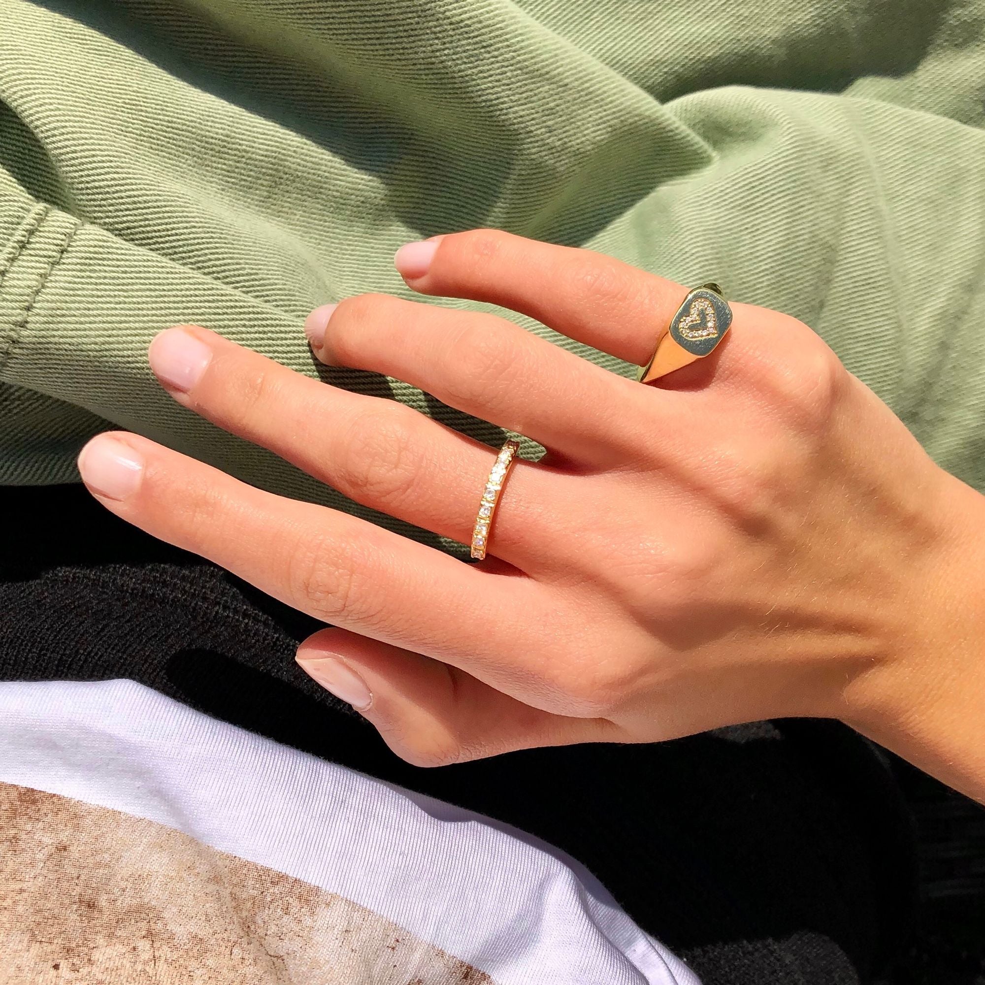Rock Classic Aligned 18K Gold Ring w. Diamonds