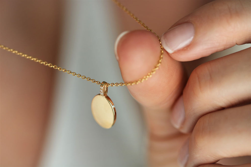 Rock Signet 18K Gold Pendant w. Diamonds