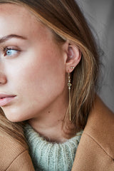 Raw Classic Pointy 18K Gold Earring w. Diamonds