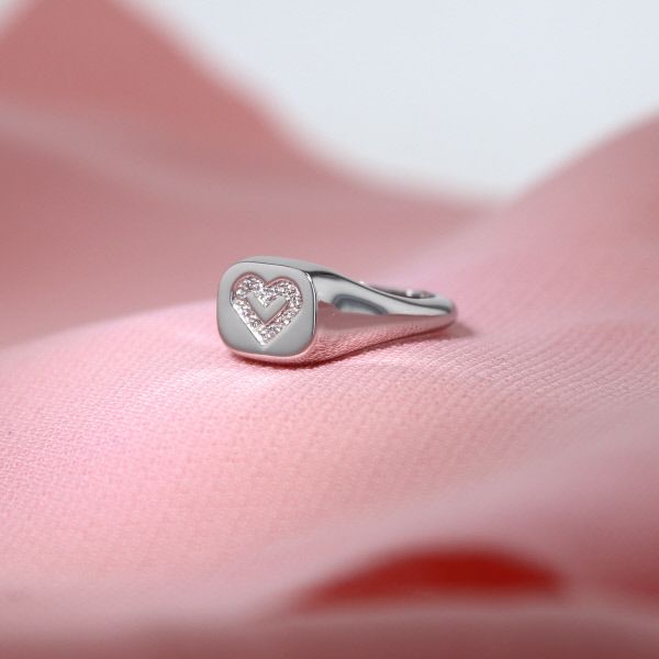 Rock Heart Siegelring aus 18K Weißgold I Diamanten