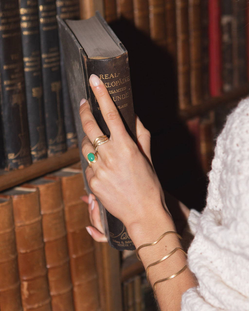 Vega Small 18K Gold Ring w. Chrysoprase