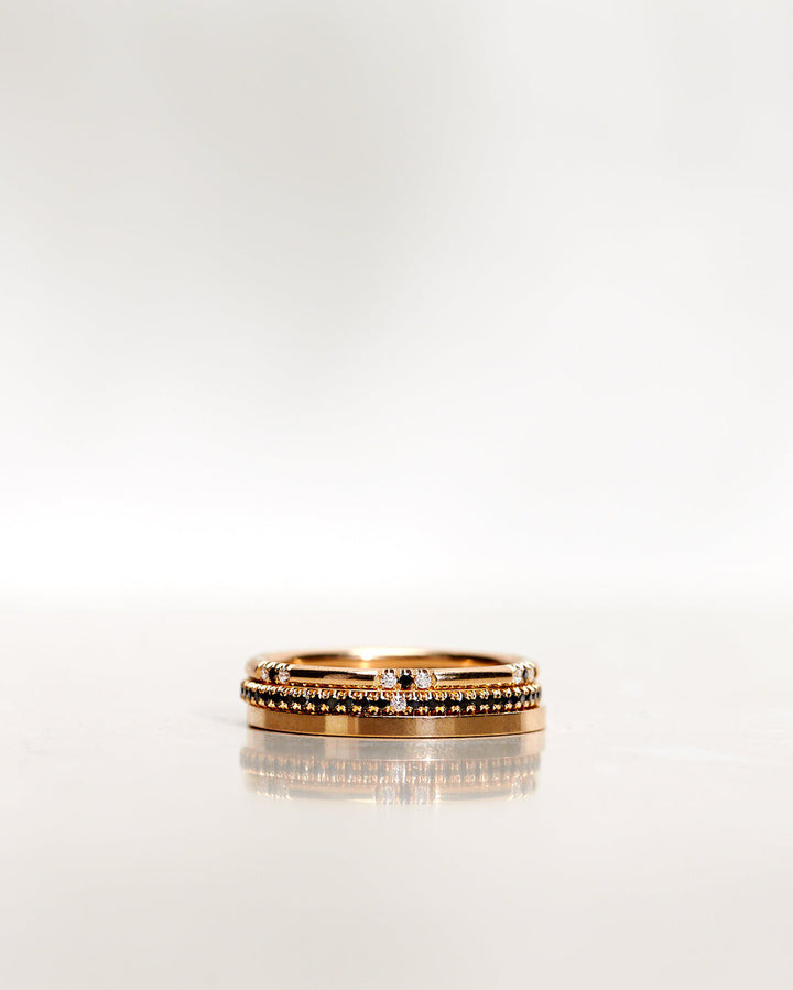 Three Dots Spread Around 18K Gold, Whitegold or Rosegold Ring w. Diamonds