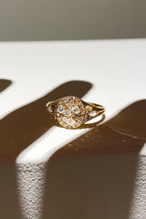 Sugar Signet 18K Gold Ring w. Diamonds