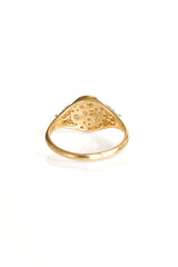 Sugar Signet 18K Gold Ring w. Diamonds