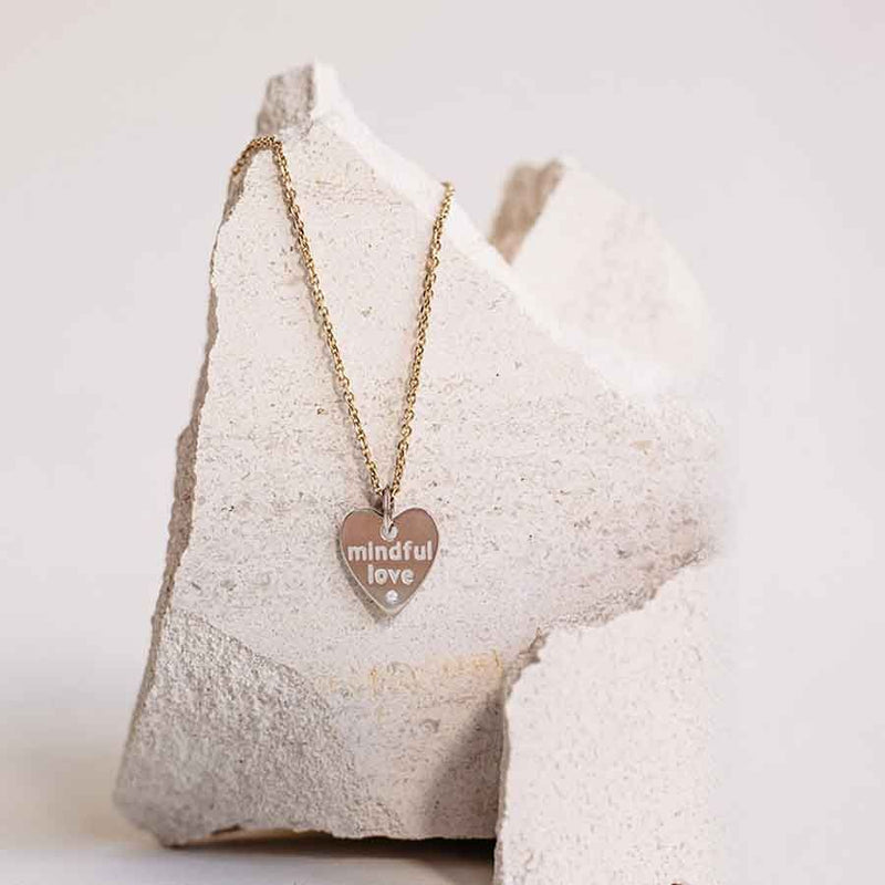 A Mindful love Heart 18K Gold or Whitegold Pendant w. Lab-Grown Diamond