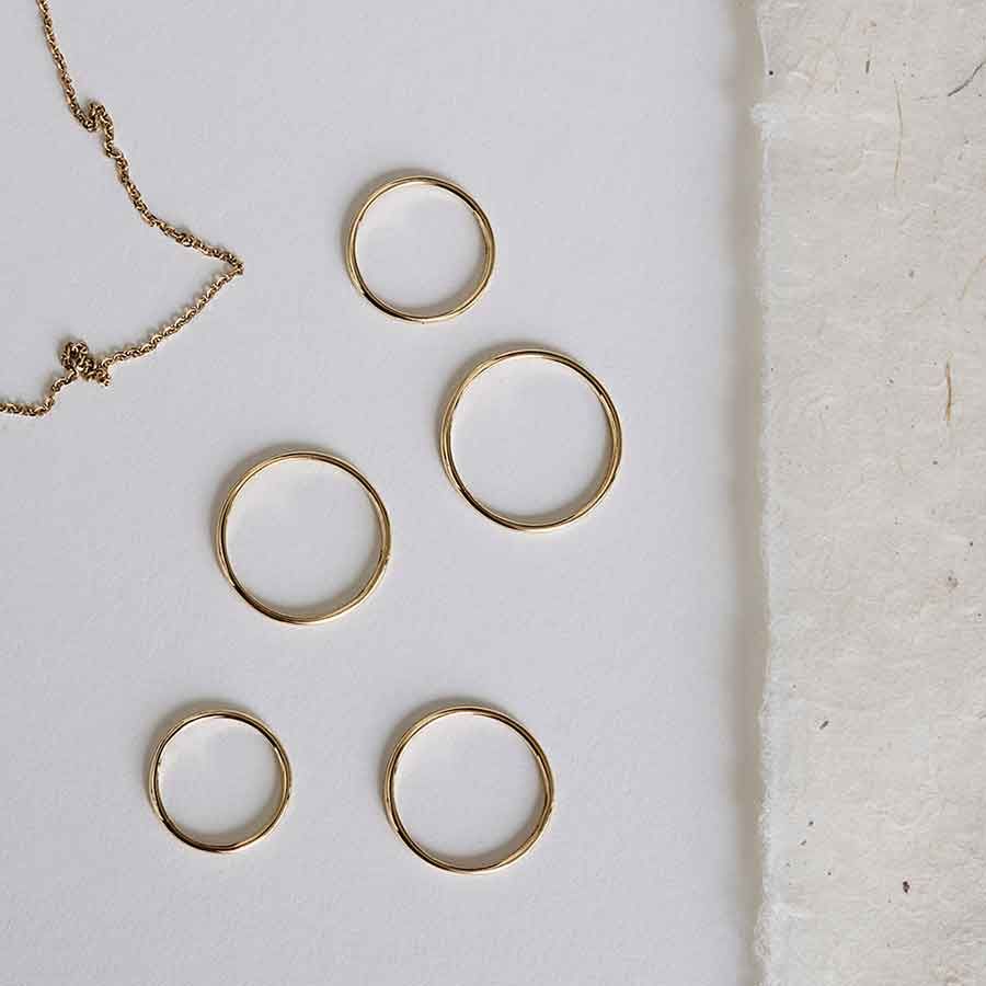 The Essential 18K Gold or Whitegold Ring