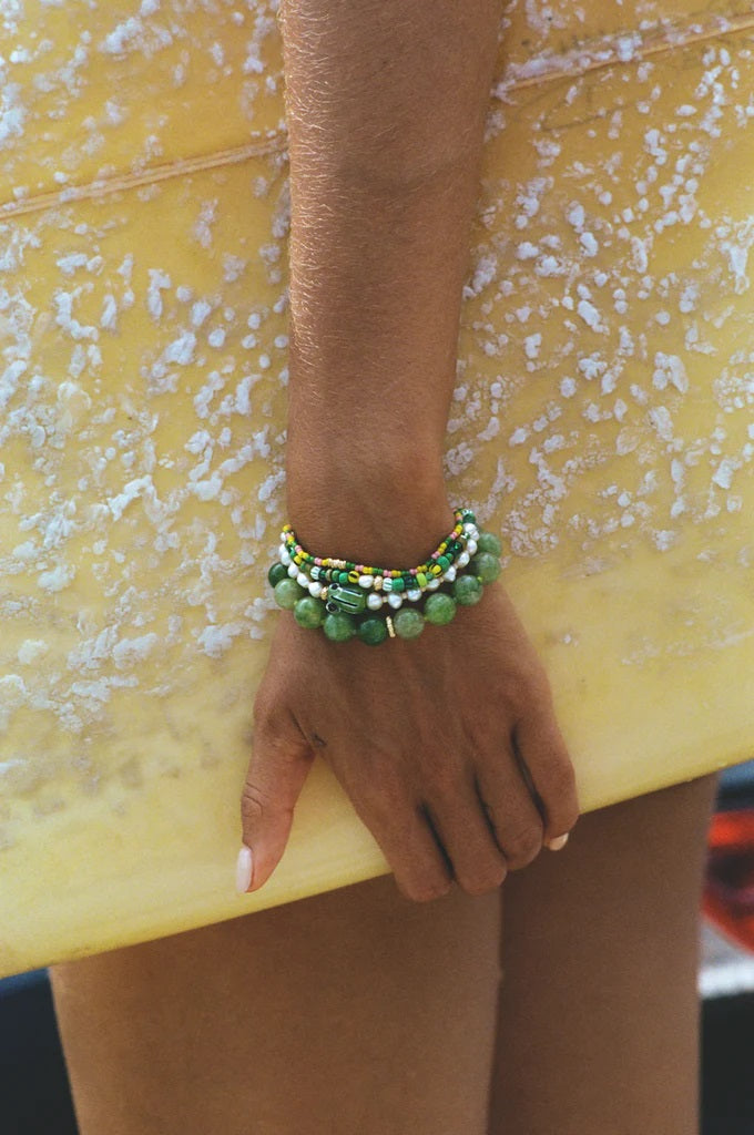 Surf Rider Forgyldt Armbånd m. Grønne & Hvide Perler