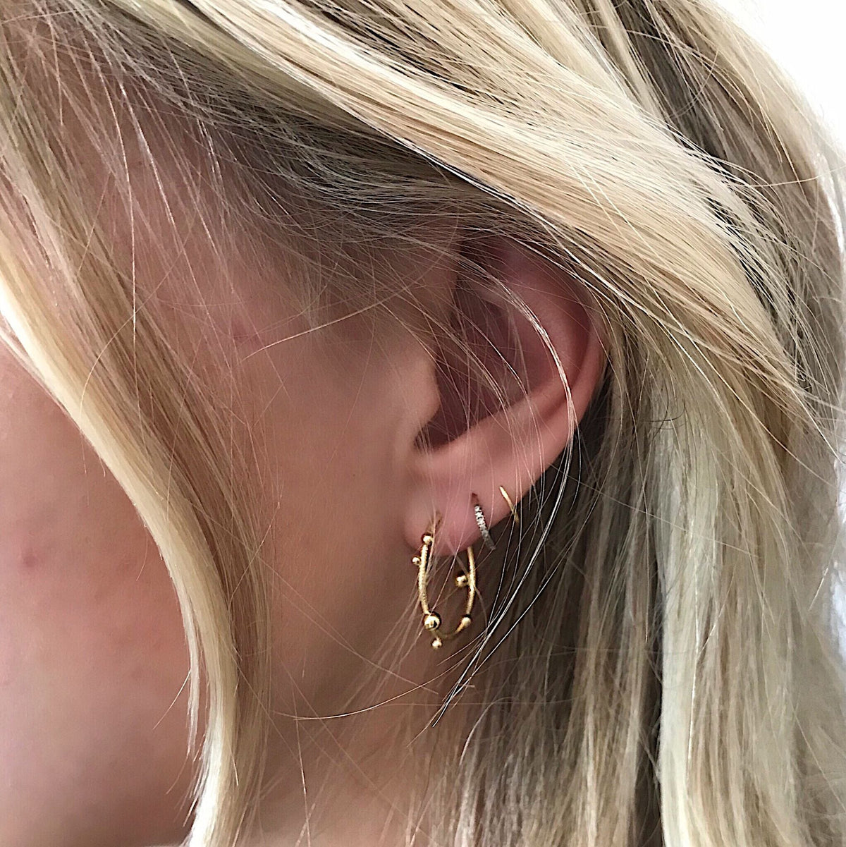 Kleine Delphis Hoops aus 18K Gold