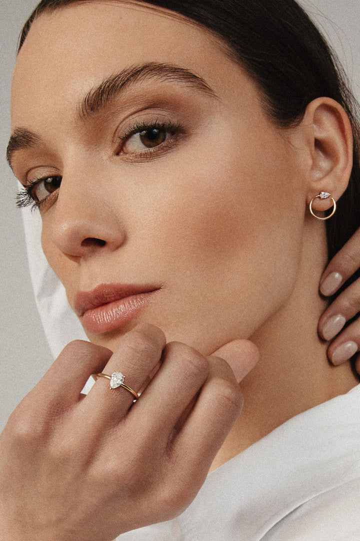 Solitaire Pear 18K Gold Ring w. Lab-Grown Diamond
