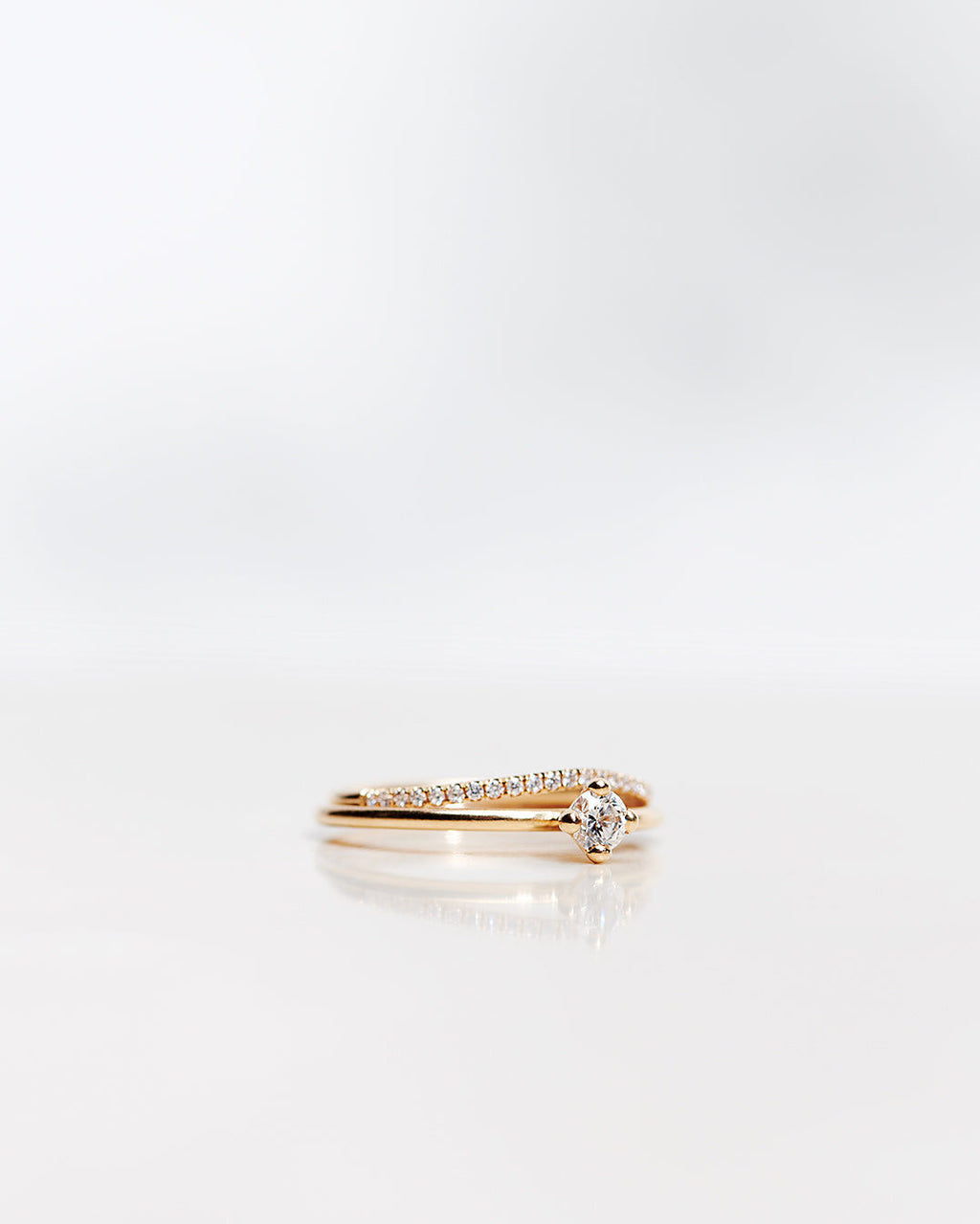 Jade Petite Wave Halv 18K Guld, Hvidguld eller Rosaguld Ring m. Diamanter