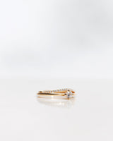 Jade Petite Wave Halv 18K Guld, Hvidguld eller Rosaguld Ring m. Diamanter