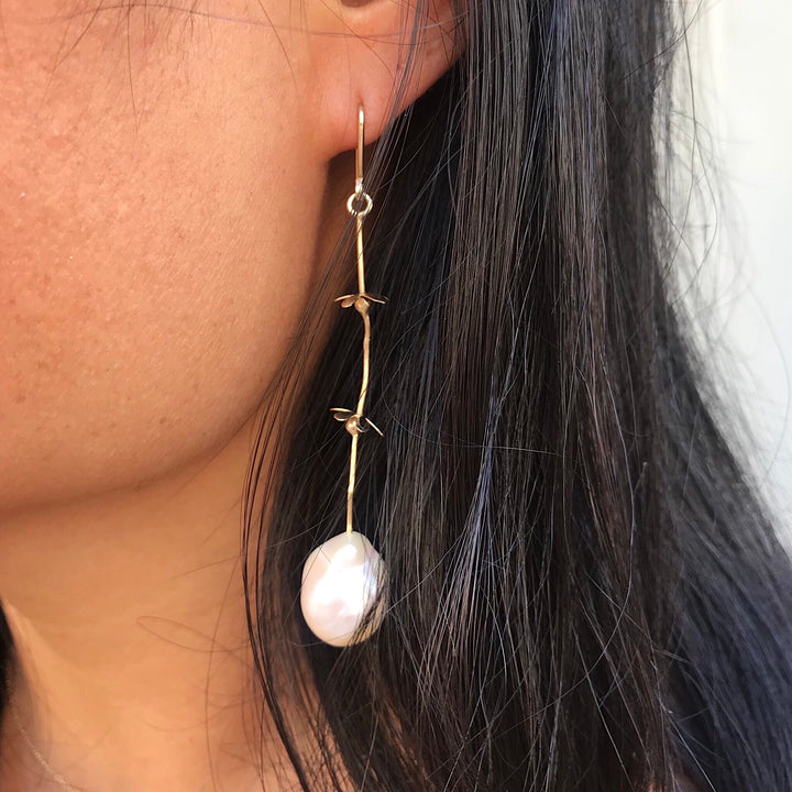 Strawberry Field 14K Gold Earring w. Pearl