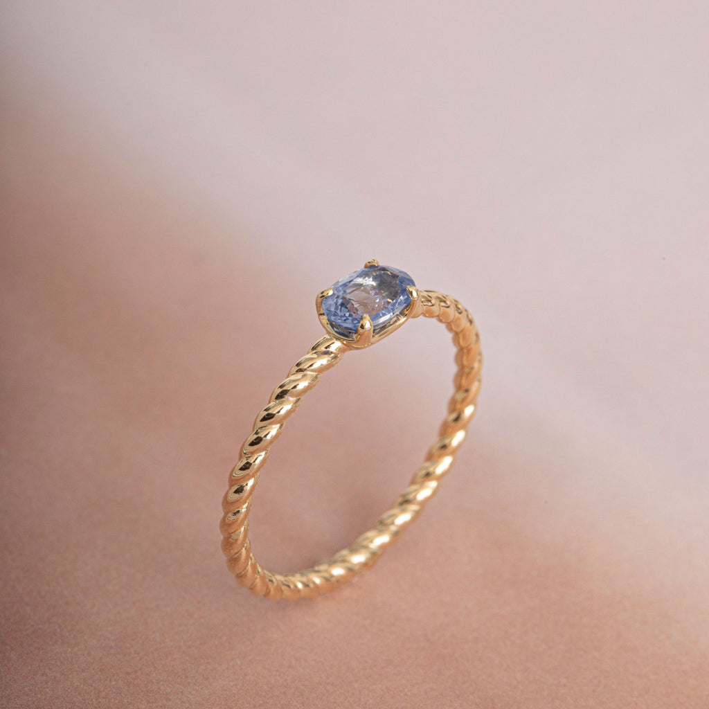 Twist 10K Gold Ring w. Sapphire