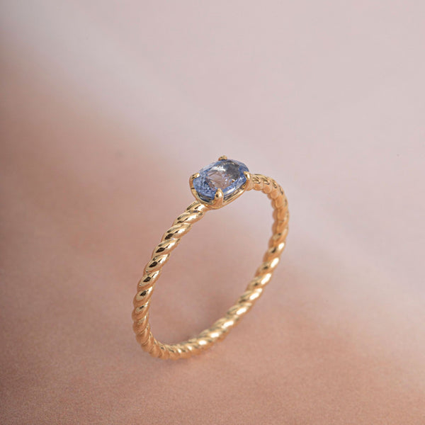 Twist 10K Gold Ring w. Sapphire