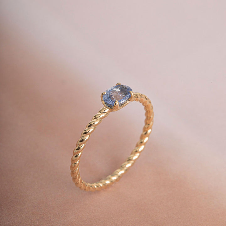 Twist 10K Gold Ring w. Sapphire