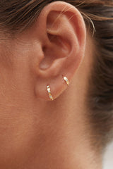 Triple Tag 18K Guld Huggie m. Diamanter