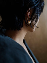 Unsuspected Violet 18K Gold Stud w. Diamond