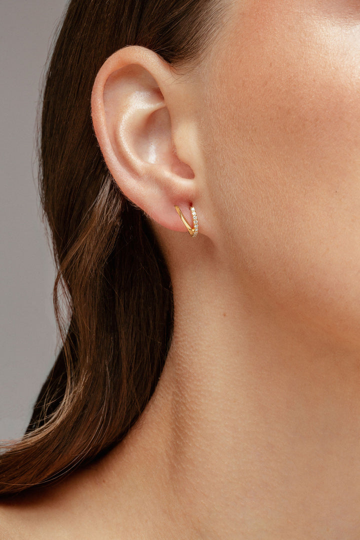 V 18K White Gold Hoops w. Lab-Grown Diamonds