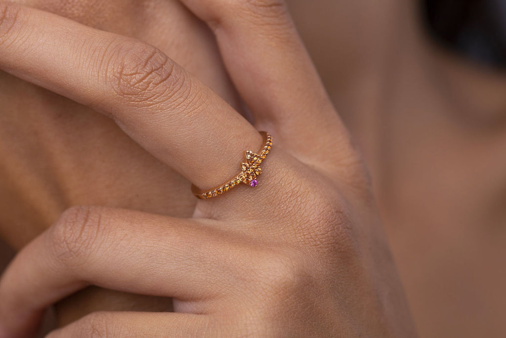 Mai 18K Gold Ring w. Sapphires