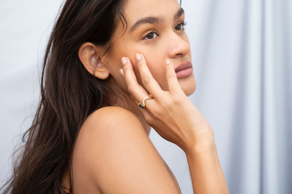 Mutu Kola 18K Gold Ring w. Diamonds & Sapphires