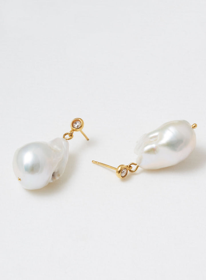 Giant pearl 14K Gold Plated Earrings w. Zirconia & Pearl