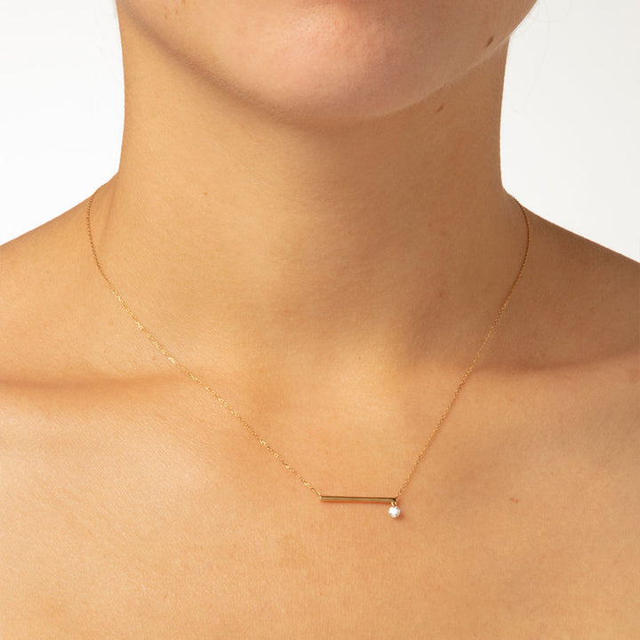 Bar 18K Gold Necklace w. Diamond