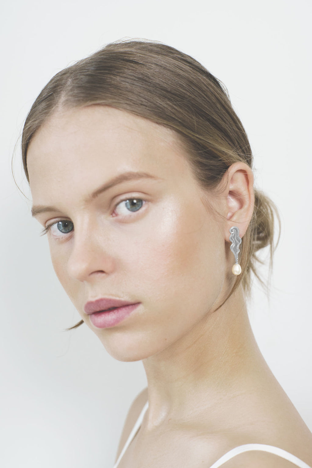 The Empress Silver Earrings w. Pearl