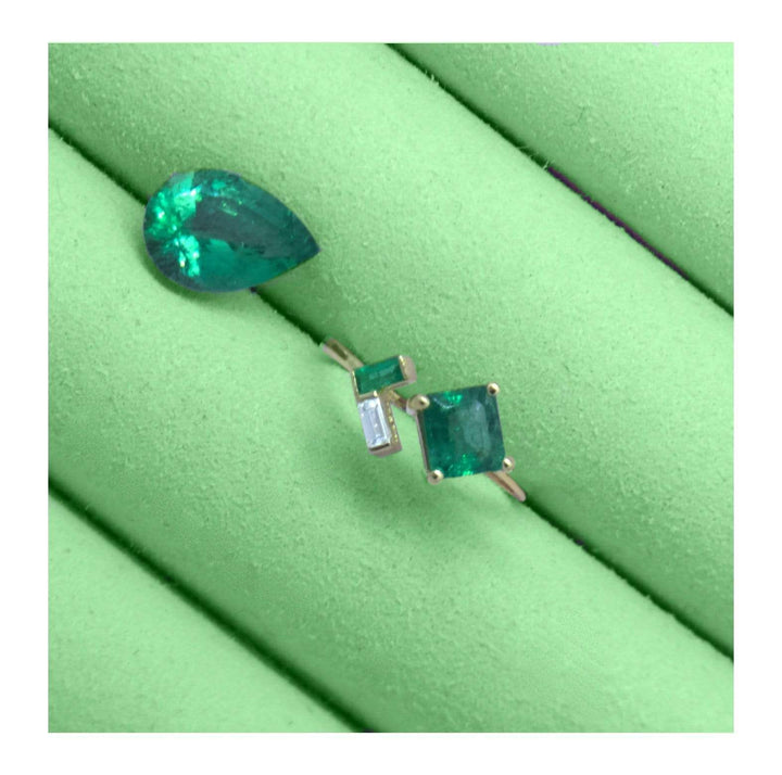 Artisia Open 18K Gold Ring w. Diamonds & Emeralds