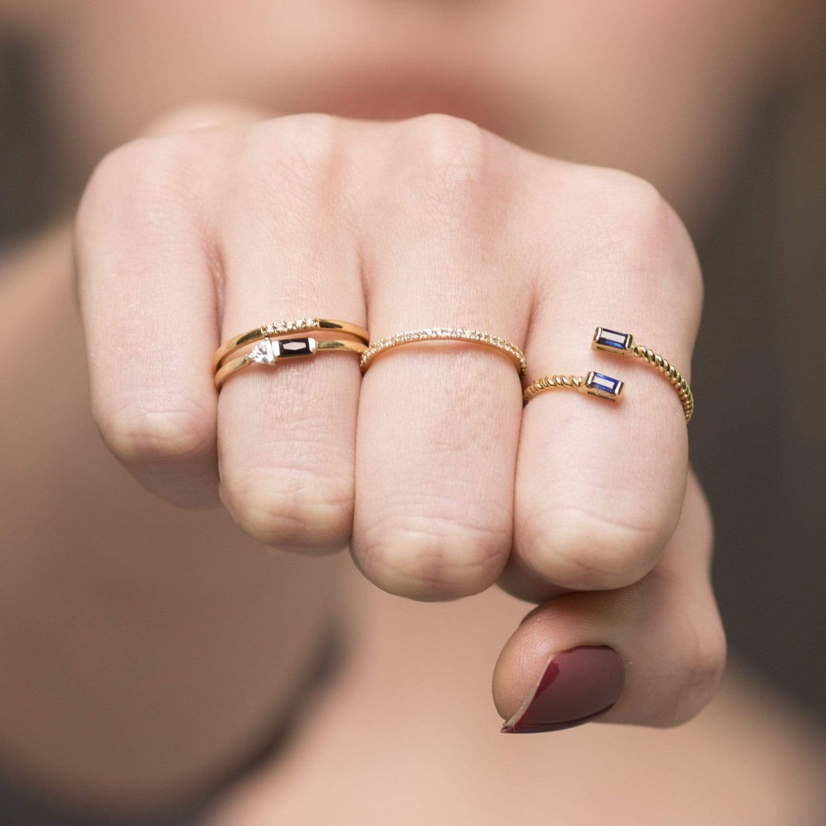 Eline - 18K Gold Ring w. Black Diamond & White Sapphire