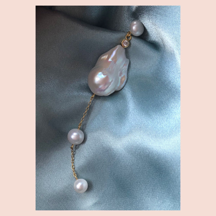 White Beach 18K Gold Plated Stud w. White Pearls