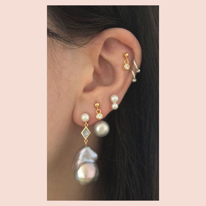 Dark Ocean 18K Gold Plated Stud w. White Pearls