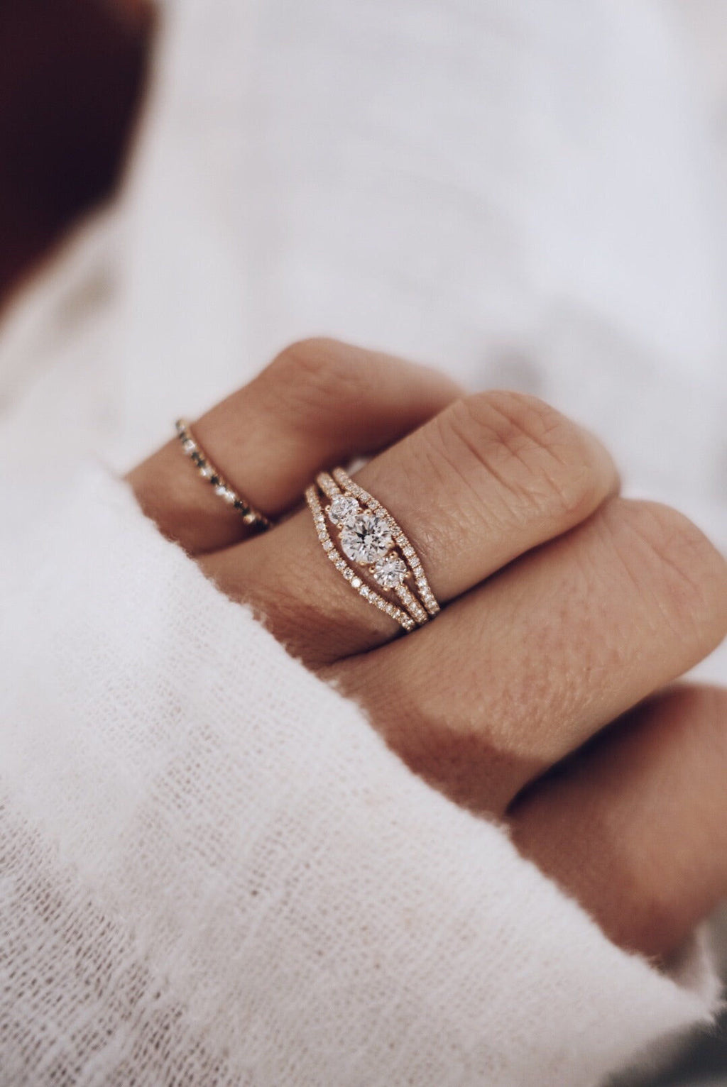 Jade Petite Wave Halv 18K Guld, Hvidguld eller Rosaguld Ring m. Diamanter