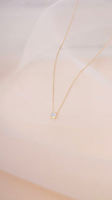 10K Gold Necklace w. Moonstone