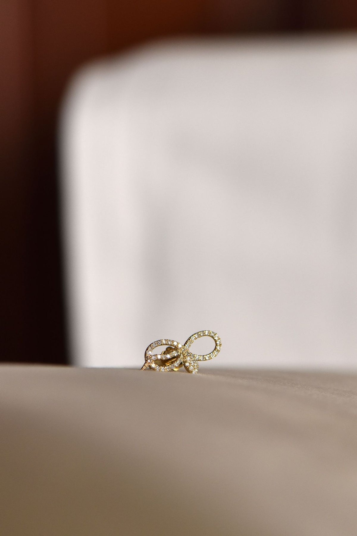 Eternity Serpent Single 14K Gold Stud w. Diamonds