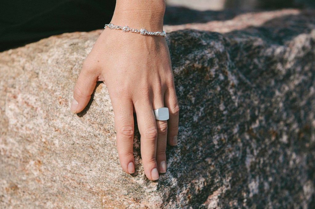 IX Tribute Sølv Signet Ring