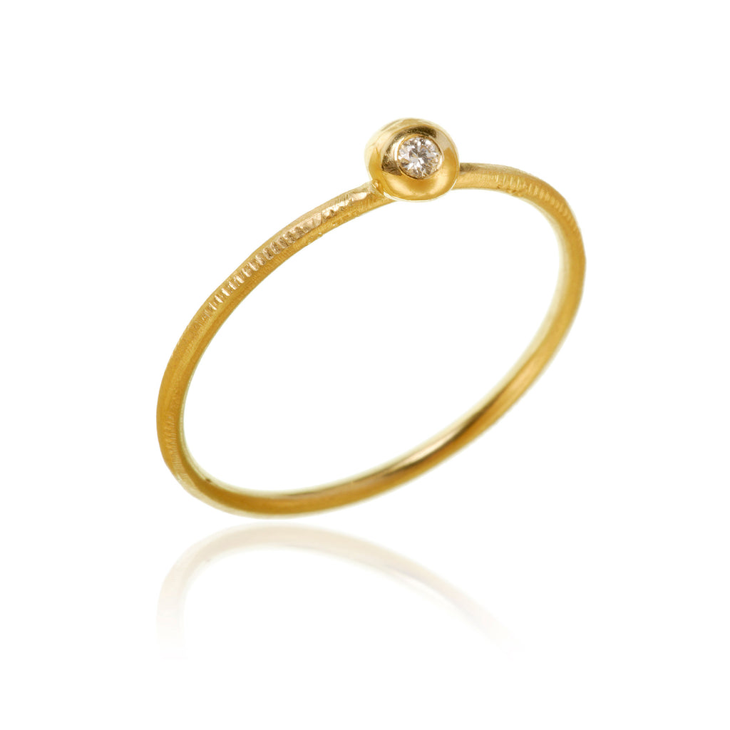 Delphis 18K Gold Ring w. Diamond